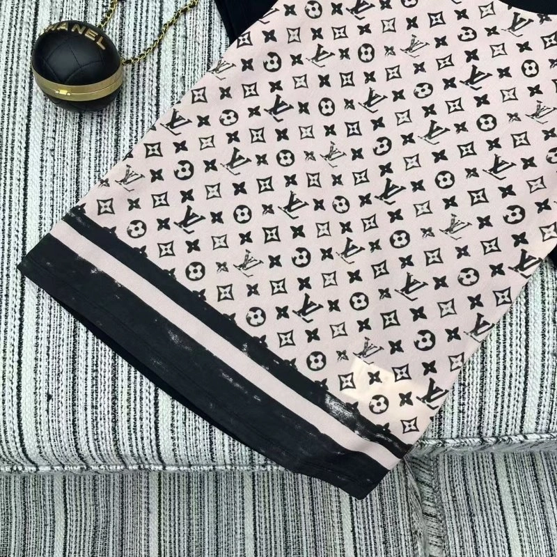 Louis Vuitton T-Shirts Resilient 131582