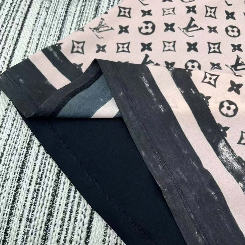 Louis Vuitton T-Shirts Resilient 131582
