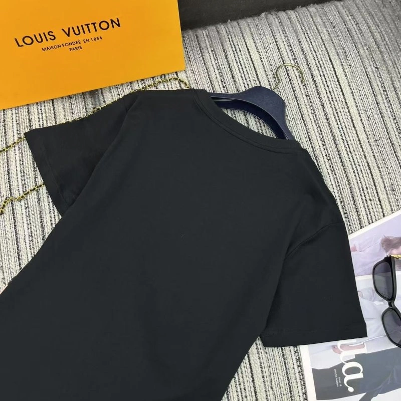 Louis Vuitton T-Shirts Resilient 131582