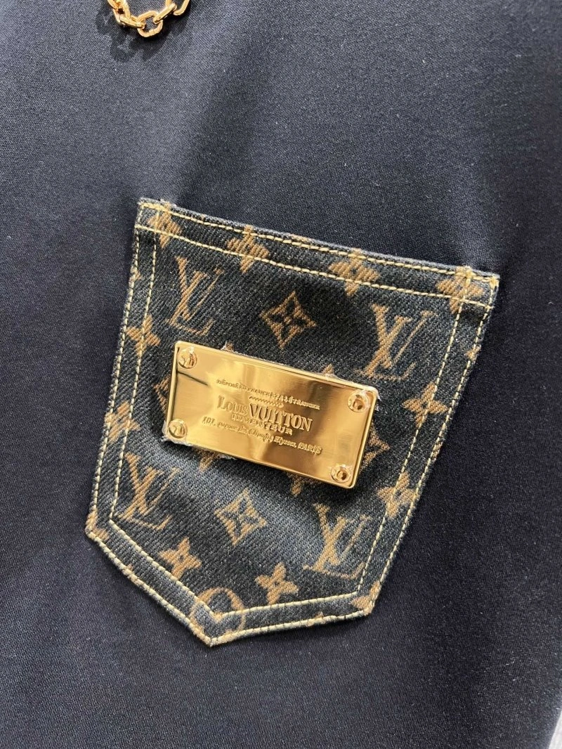 Louis Vuitton T-Shirts Lightweight 131569