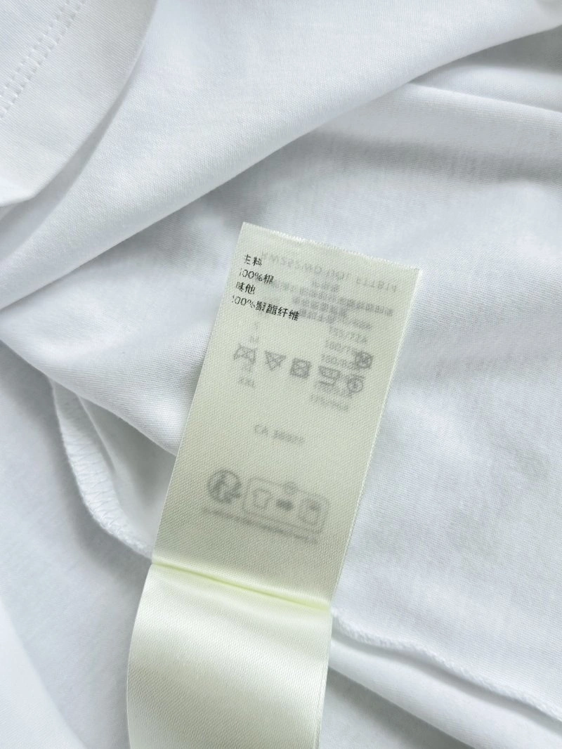 Compact Louis Vuitton T-Shirts 131564