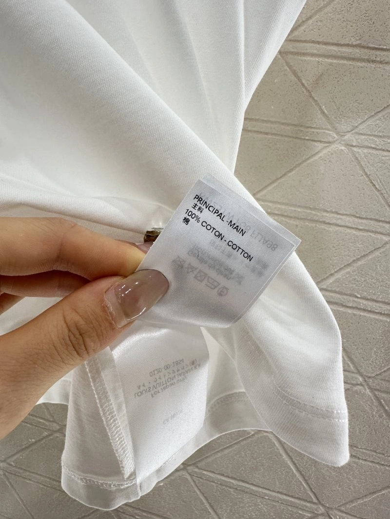 Effortless Louis Vuitton T-Shirts 131542