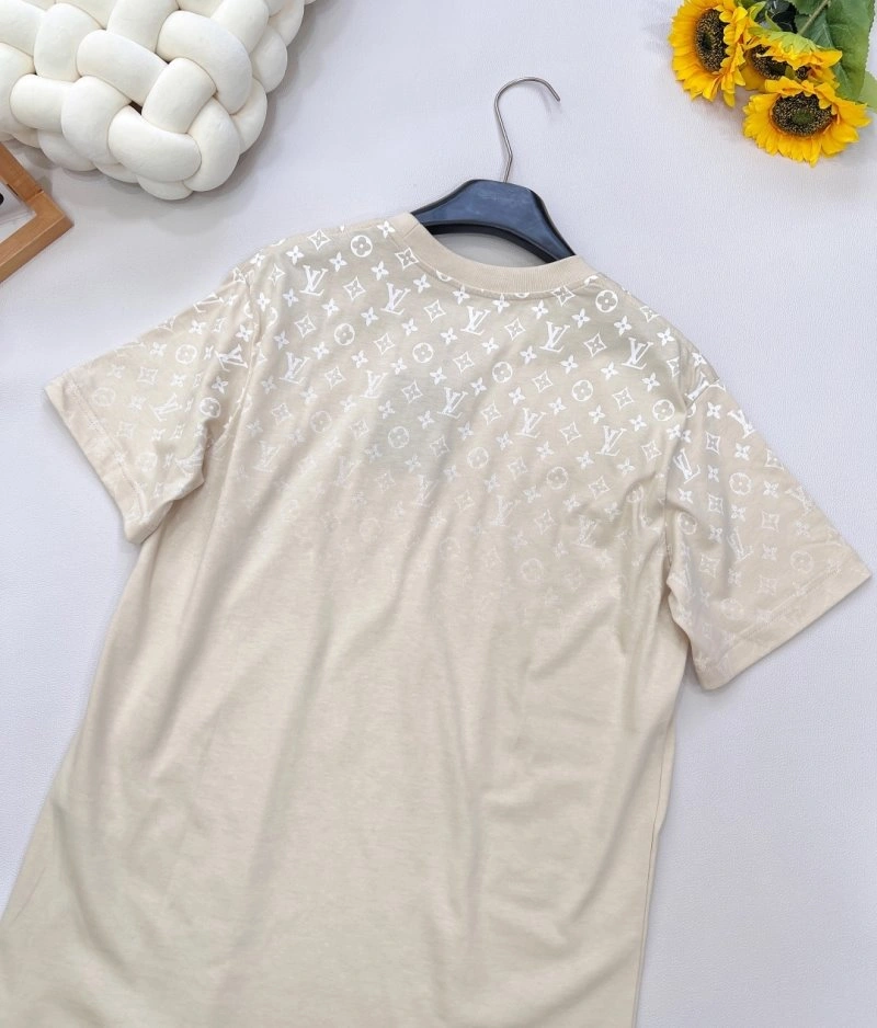 Premium Louis Vuitton T-Shirts 130587