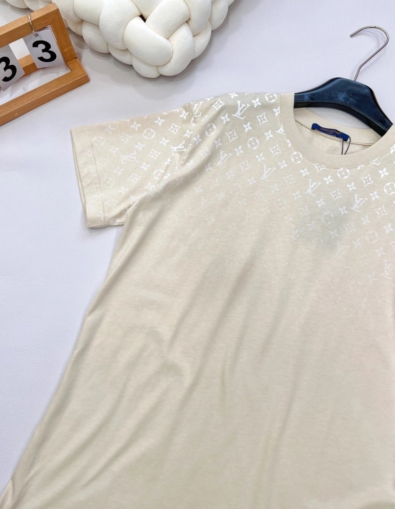 Premium Louis Vuitton T-Shirts 130587