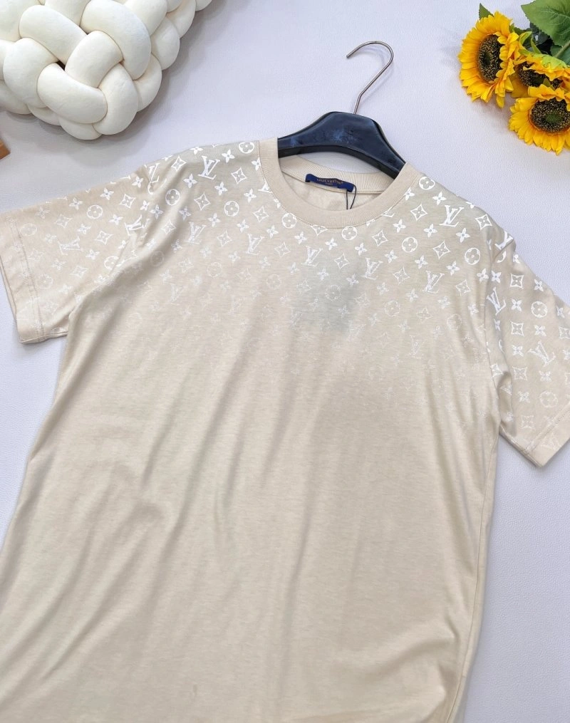 Premium Louis Vuitton T-Shirts 130587
