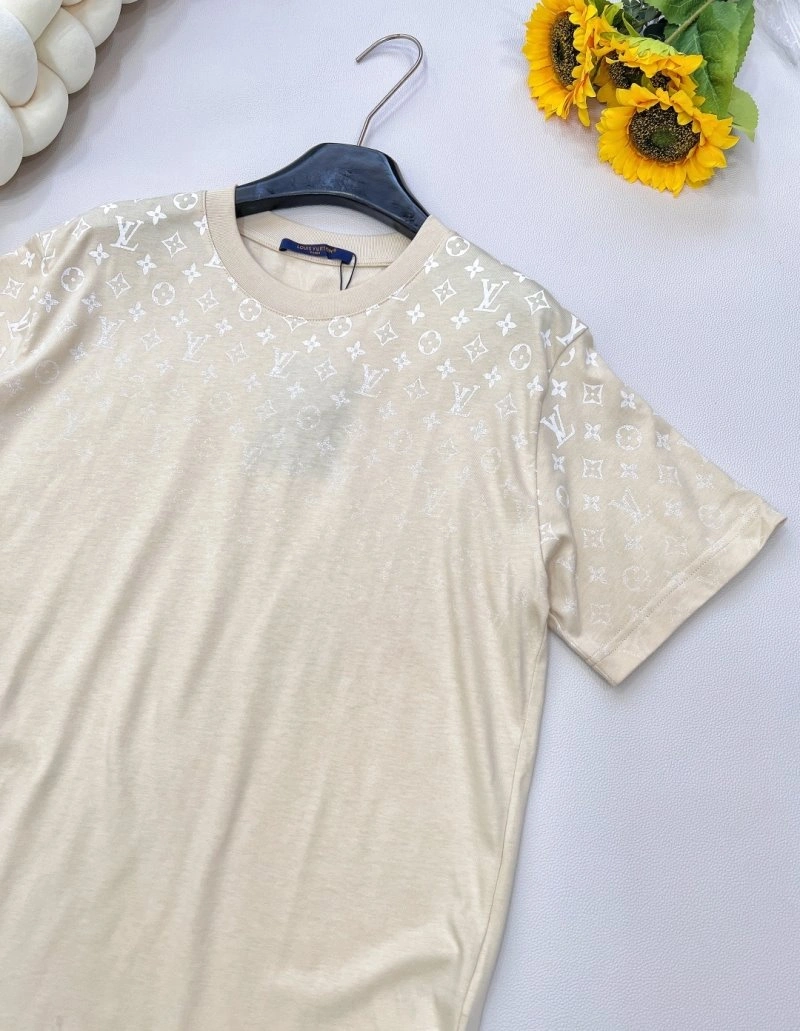 Premium Louis Vuitton T-Shirts 130587