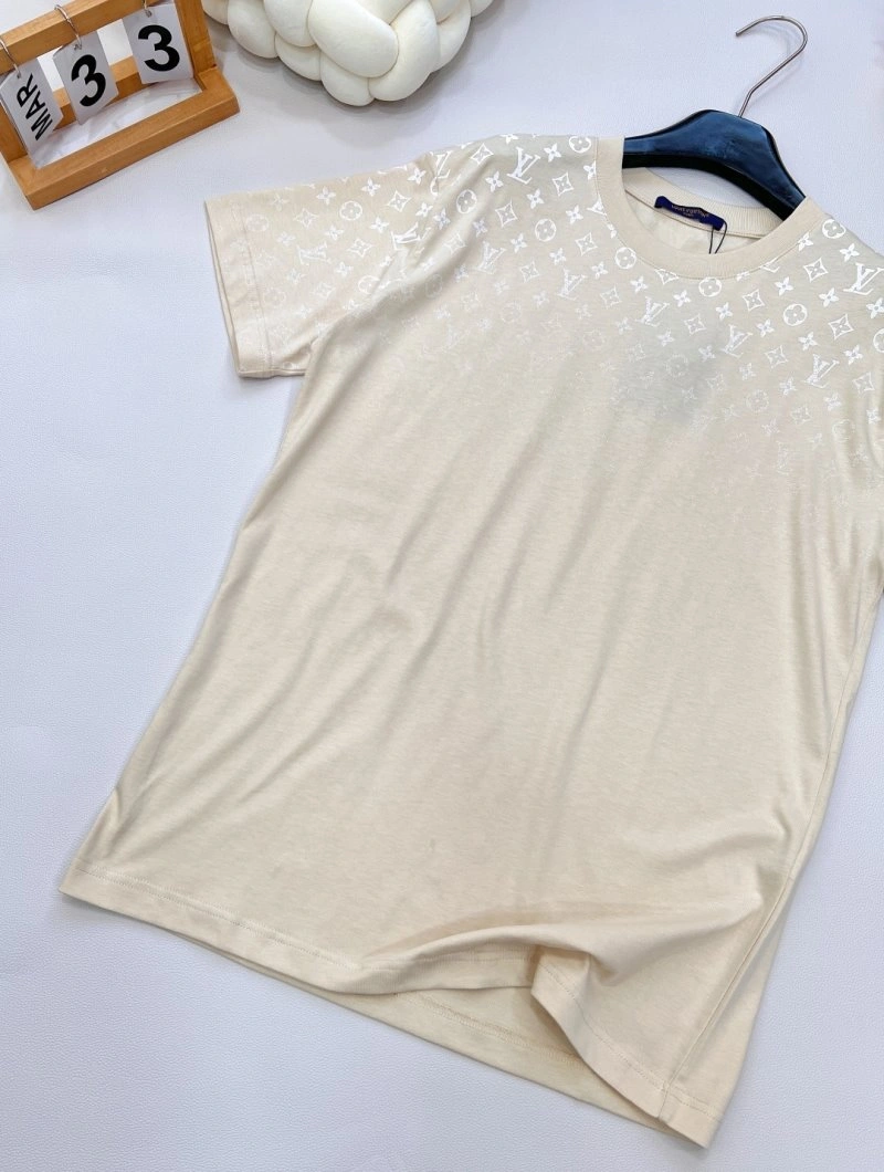 Premium Louis Vuitton T-Shirts 130587