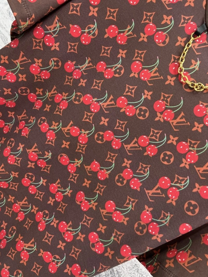 Functional Louis Vuitton T-Shirts 130555