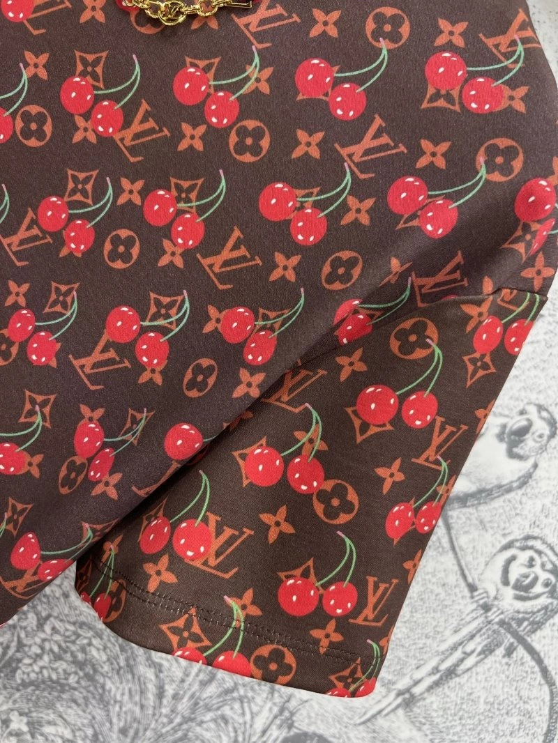 Functional Louis Vuitton T-Shirts 130555