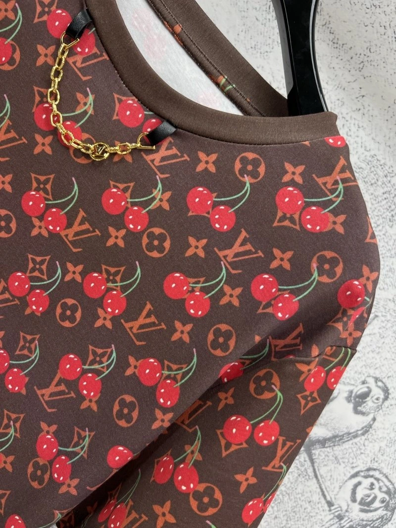 Functional Louis Vuitton T-Shirts 130555