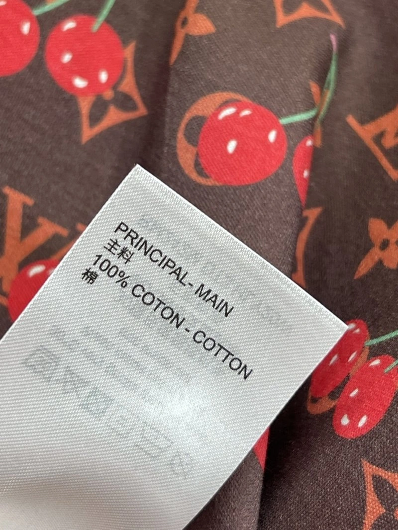 Functional Louis Vuitton T-Shirts 130555