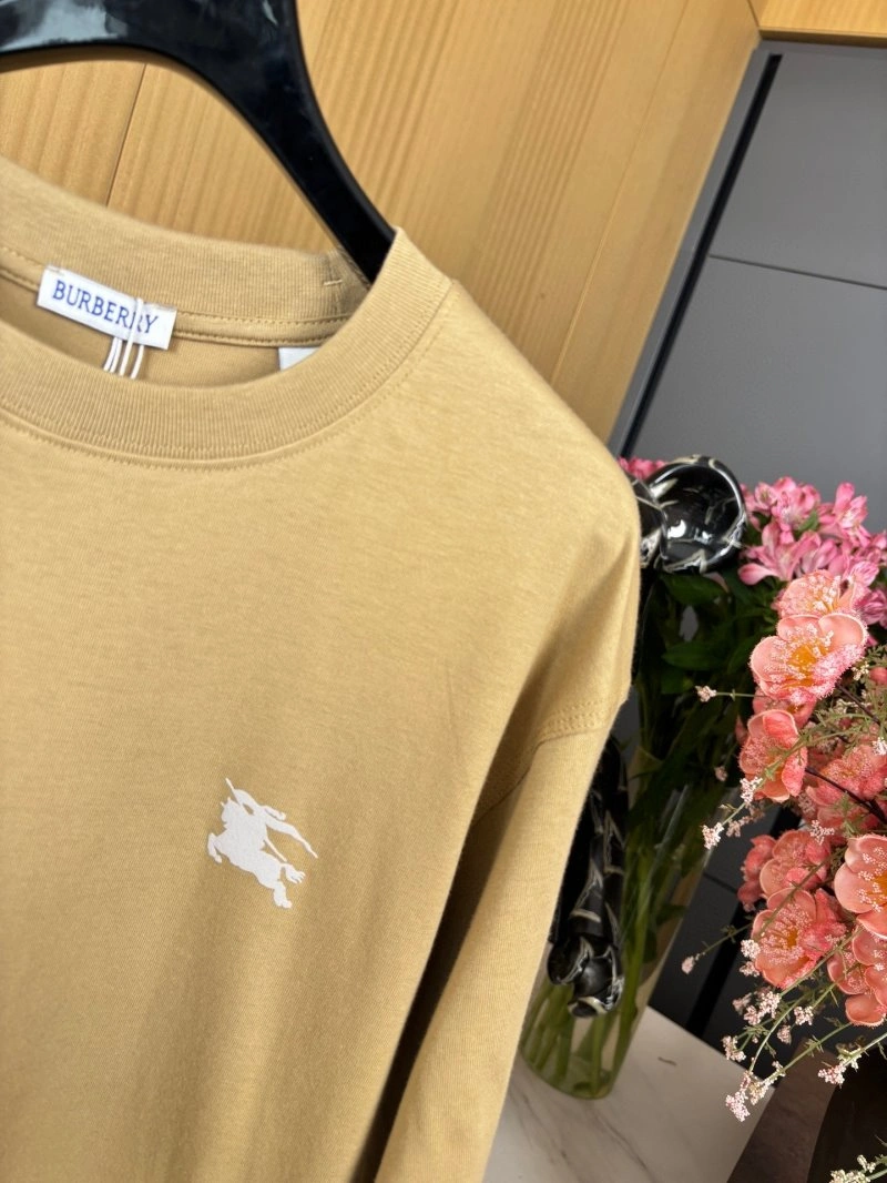 Seasonal Louis Vuitton T-Shirts 130561