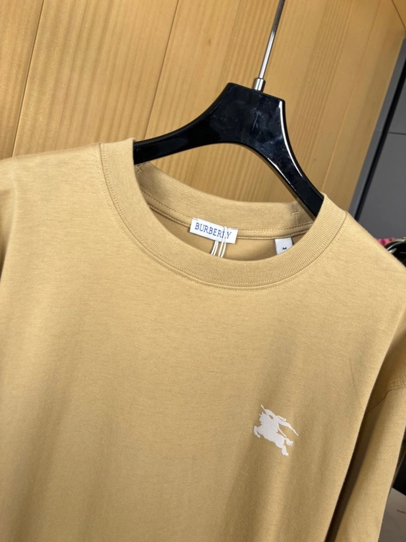 Seasonal Louis Vuitton T-Shirts 130561
