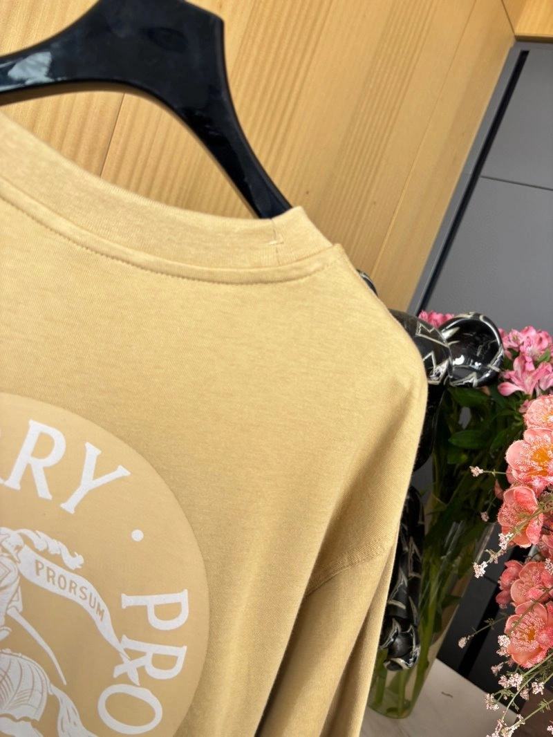 Seasonal Louis Vuitton T-Shirts 130561