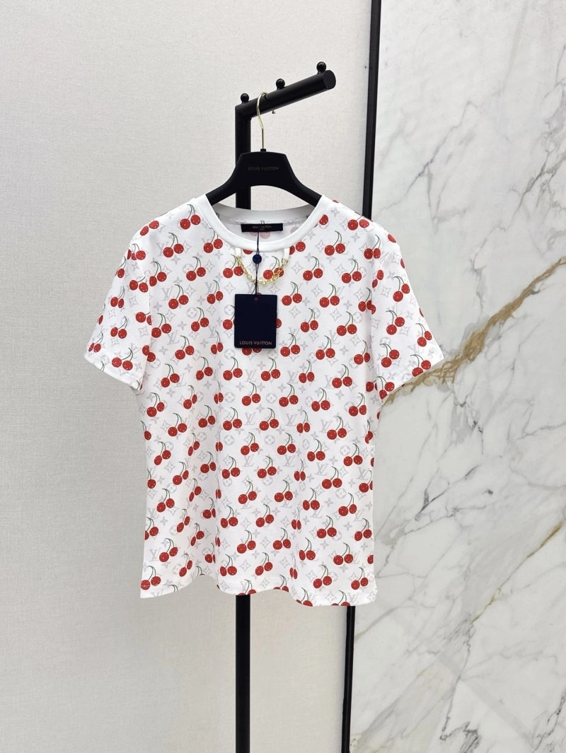 Functional Louis Vuitton T-Shirts 130560