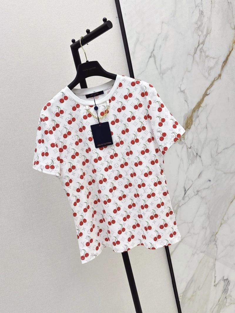 Functional Louis Vuitton T-Shirts 130560