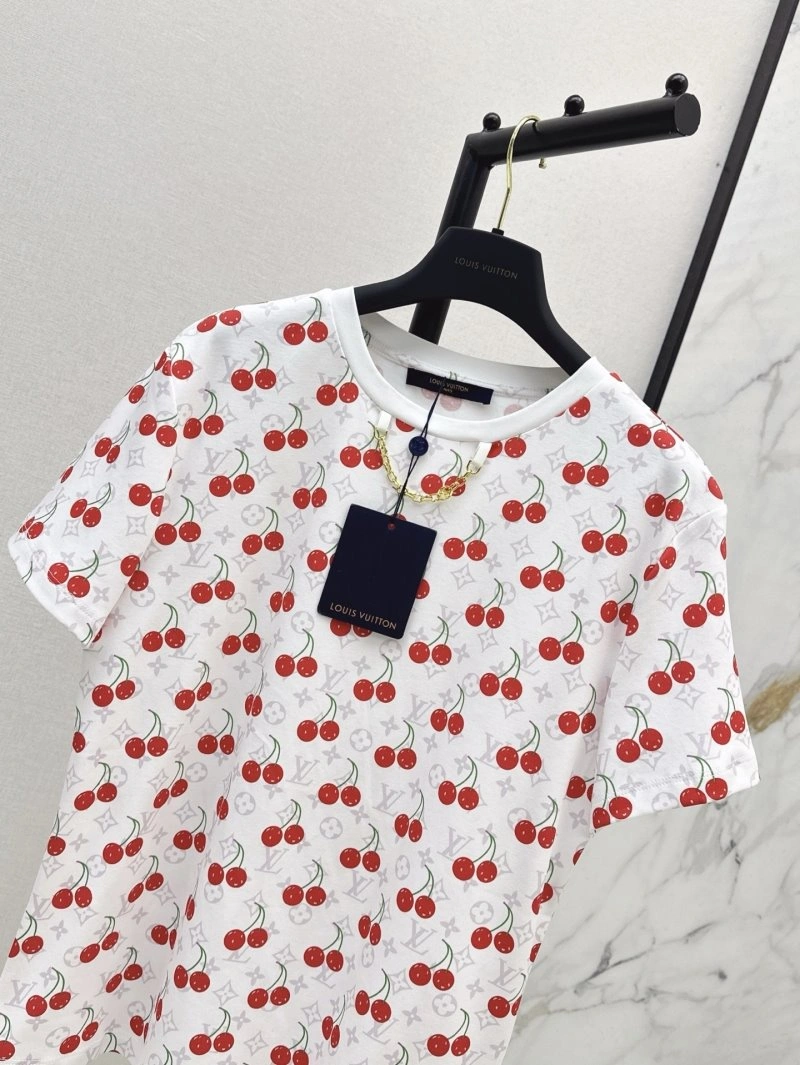 Functional Louis Vuitton T-Shirts 130560