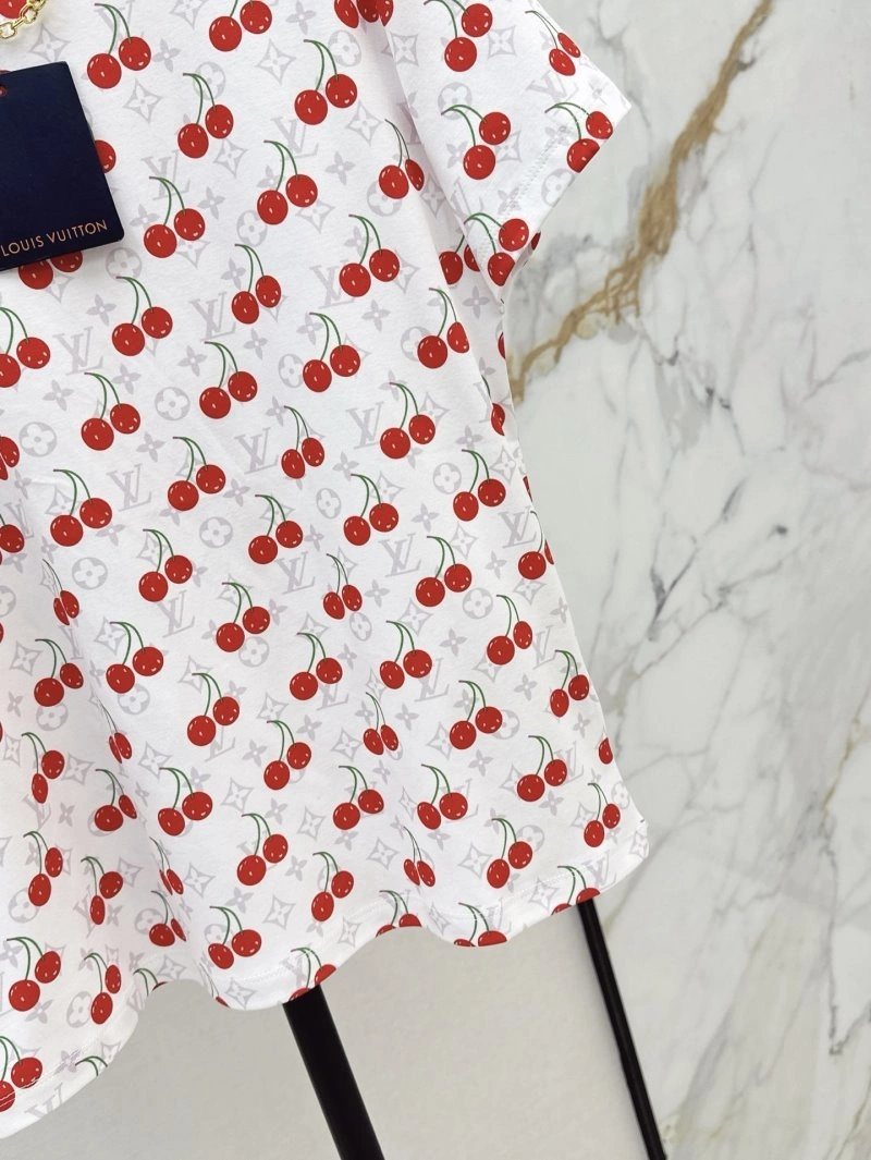 Functional Louis Vuitton T-Shirts 130560