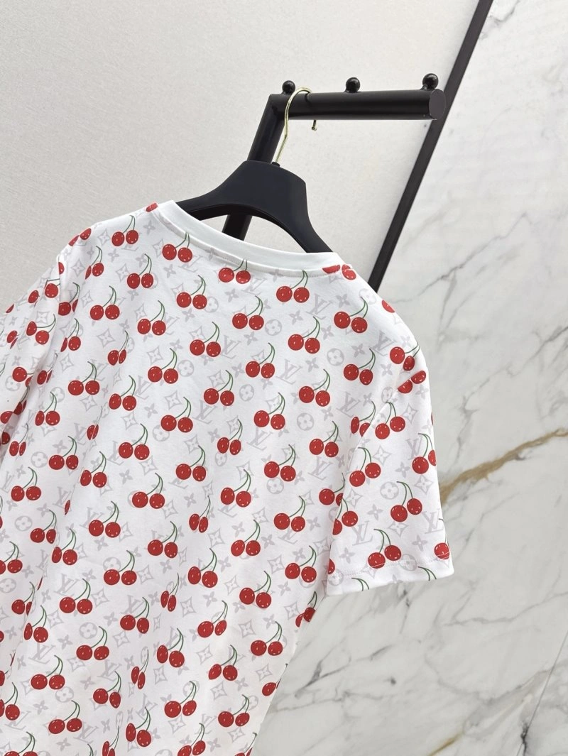 Functional Louis Vuitton T-Shirts 130560