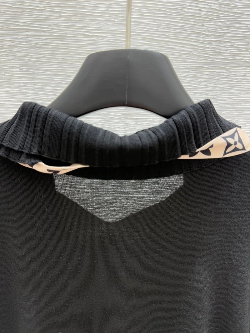 Versatile Louis Vuitton T-Shirts 130534