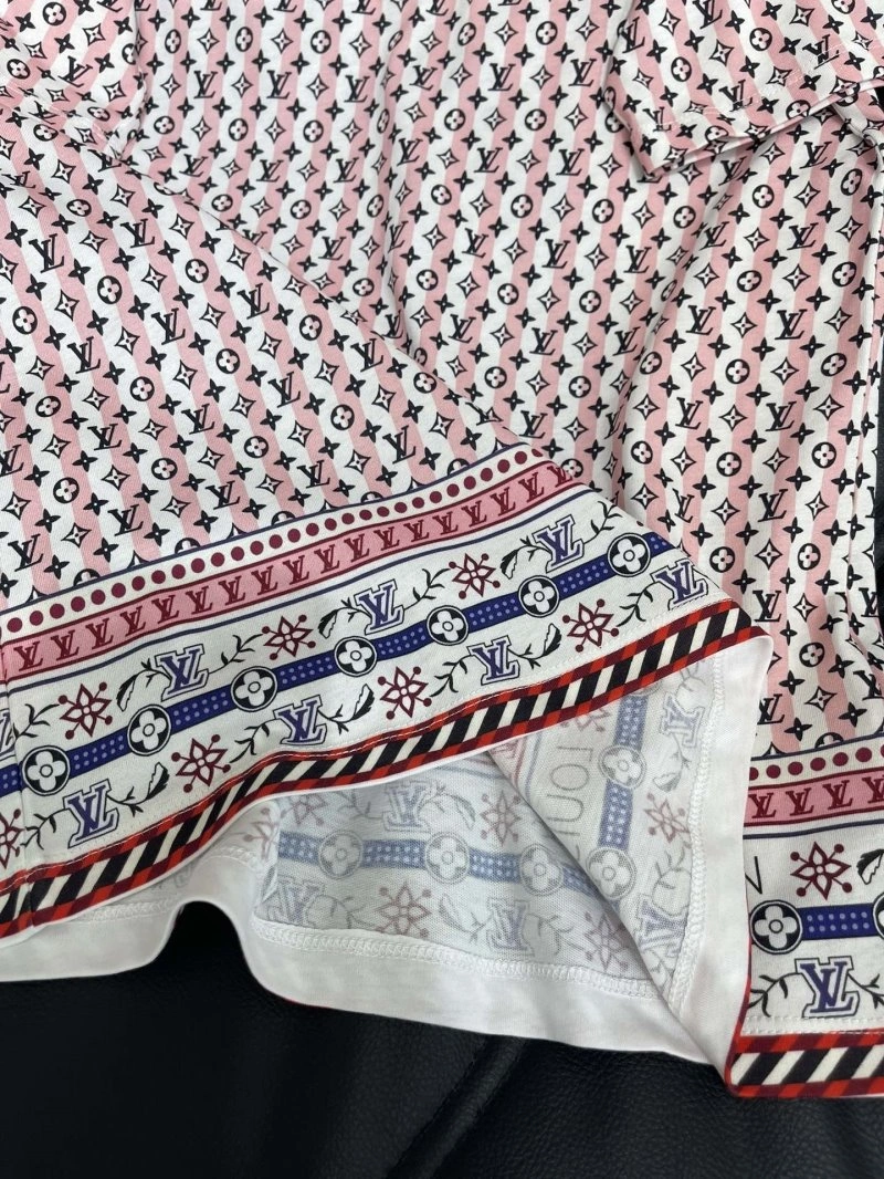 Louis Vuitton T-Shirts Flexible 130490