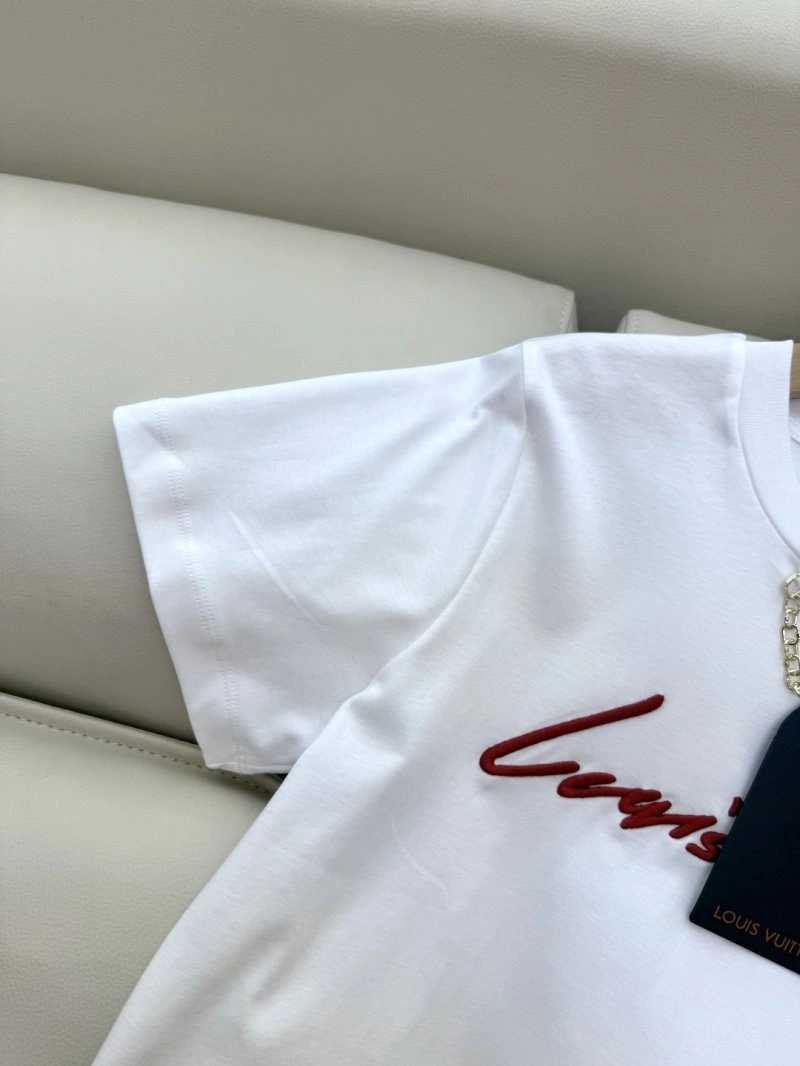 Tailored Louis Vuitton T-Shirts 130456