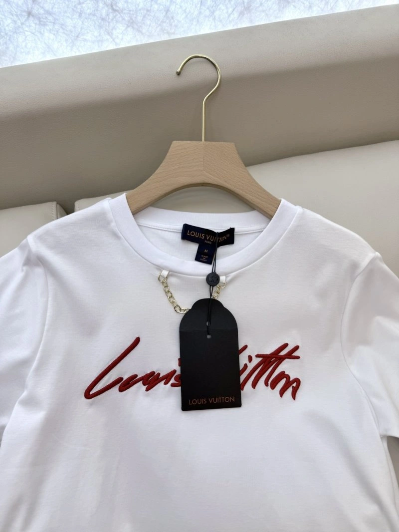 Tailored Louis Vuitton T-Shirts 130456