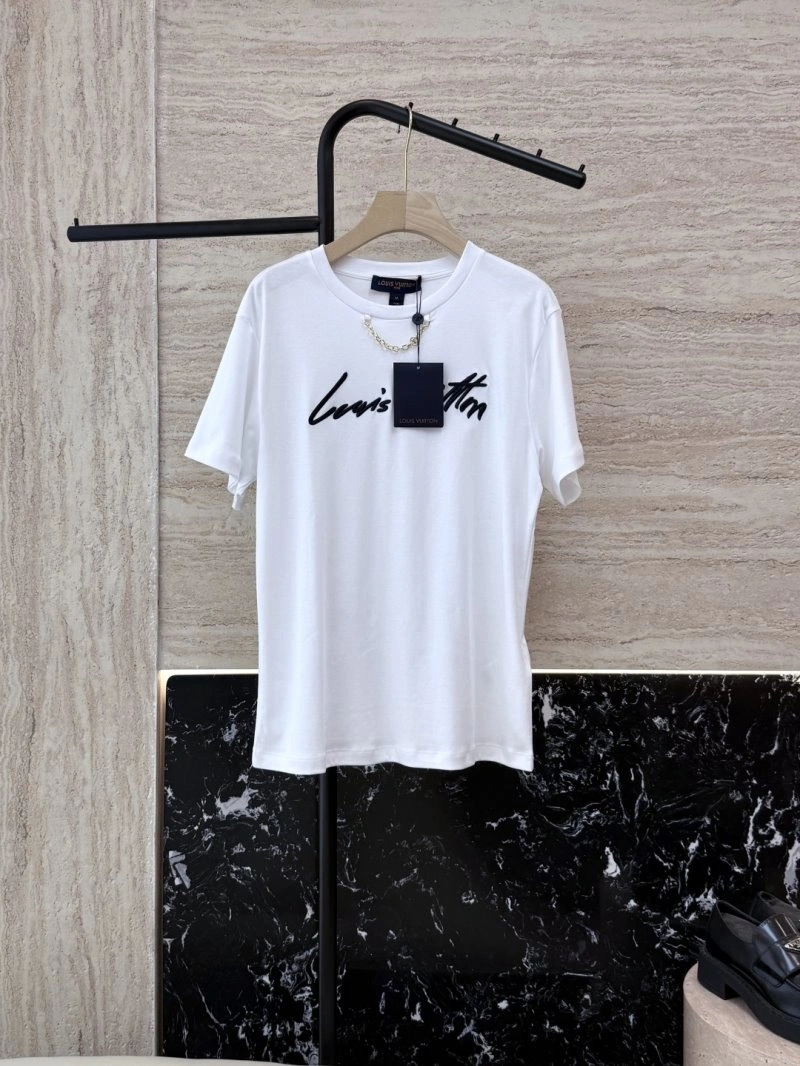 Flexible Louis Vuitton T-Shirts 130454