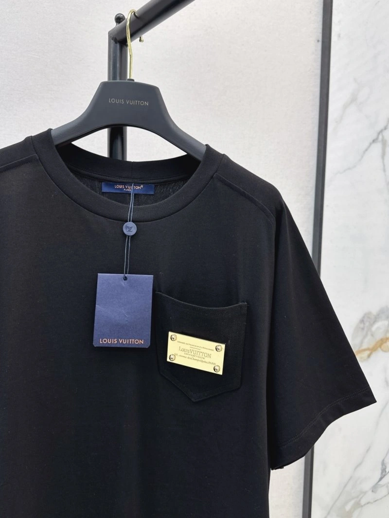 Snug Louis Vuitton T-Shirts 130476