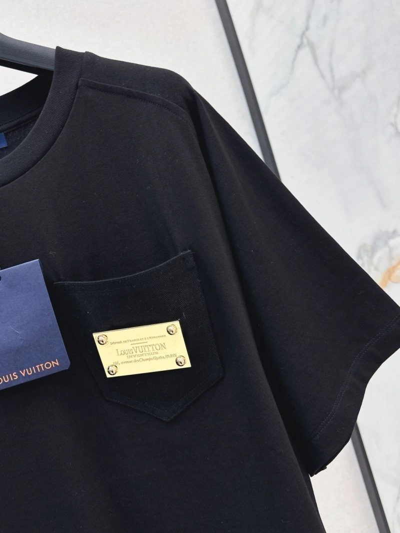 Snug Louis Vuitton T-Shirts 130476