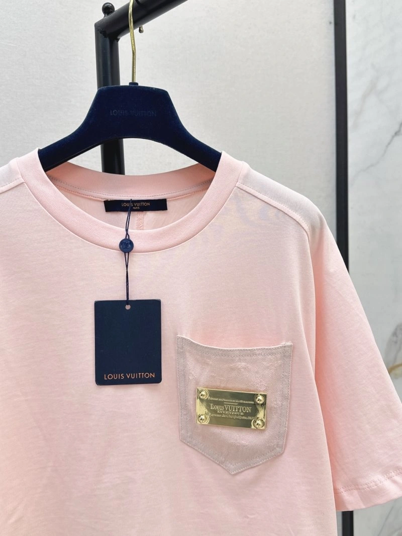 Elegant Louis Vuitton T-Shirts 130434