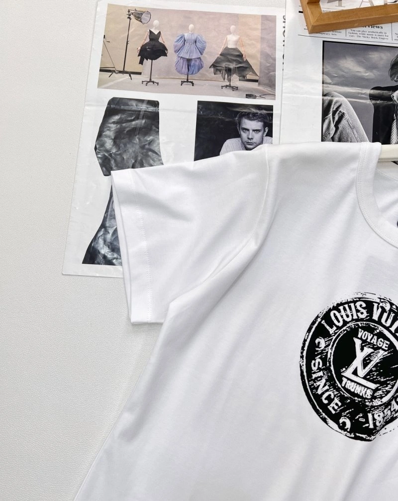 Louis Vuitton T-Shirts Sleek 130408