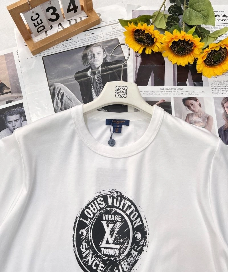 Louis Vuitton T-Shirts Sleek 130408