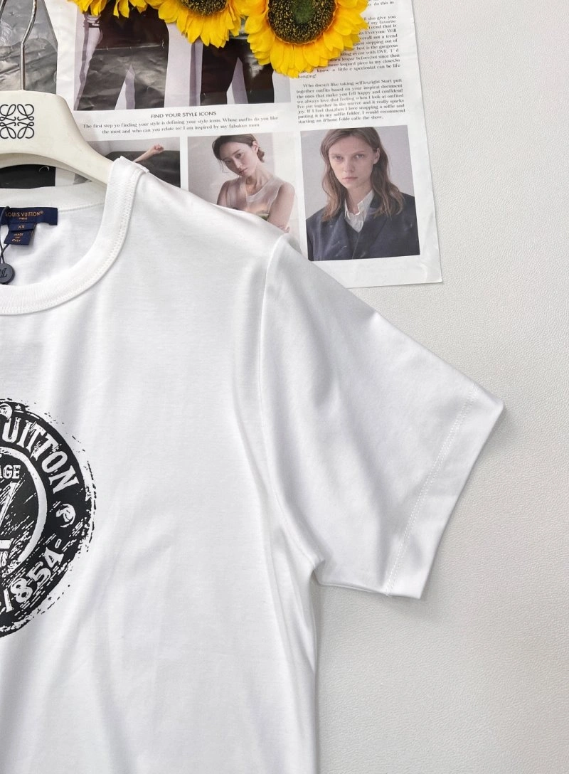 Louis Vuitton T-Shirts Sleek 130408