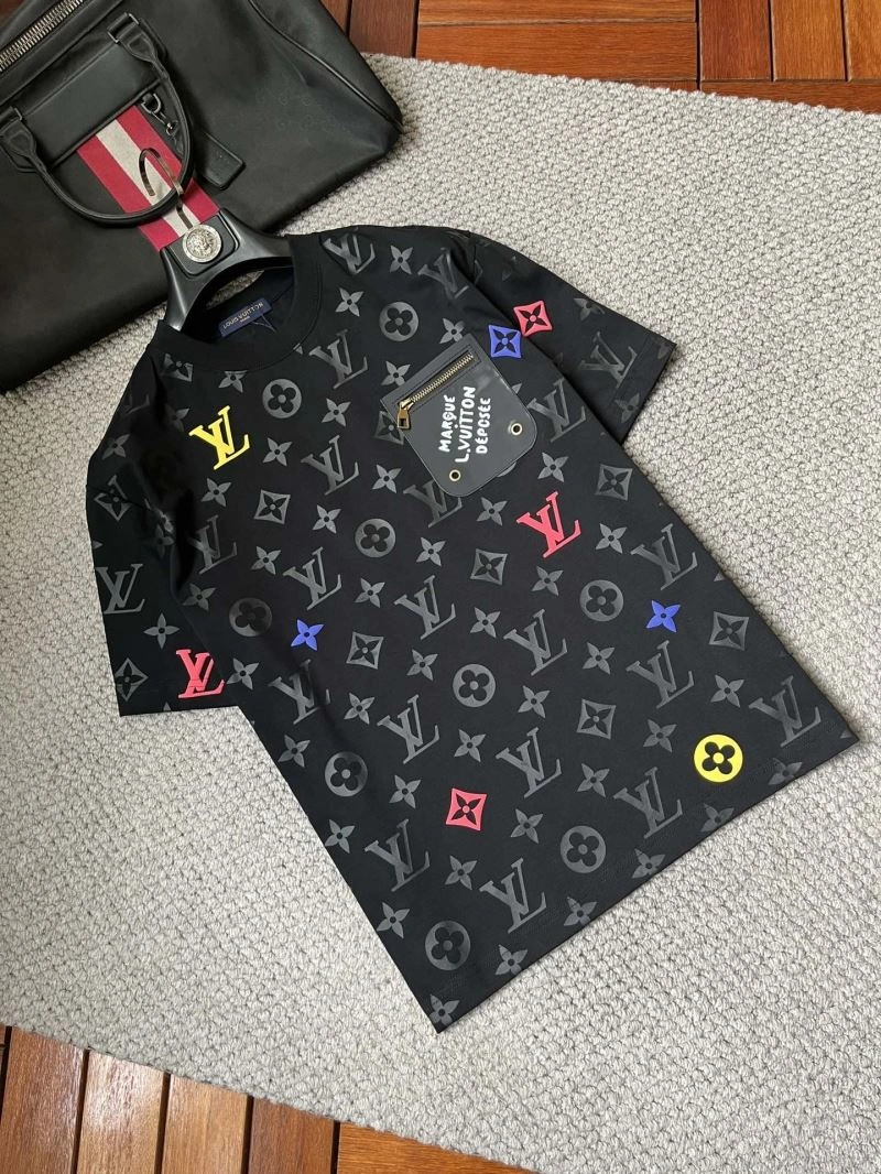 Snug Louis Vuitton T-Shirts 135726