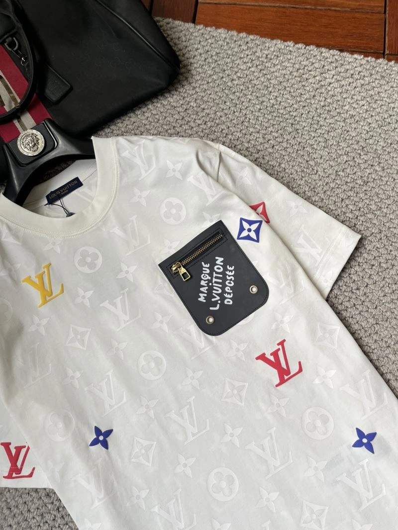 Snug Louis Vuitton T-Shirts 135726