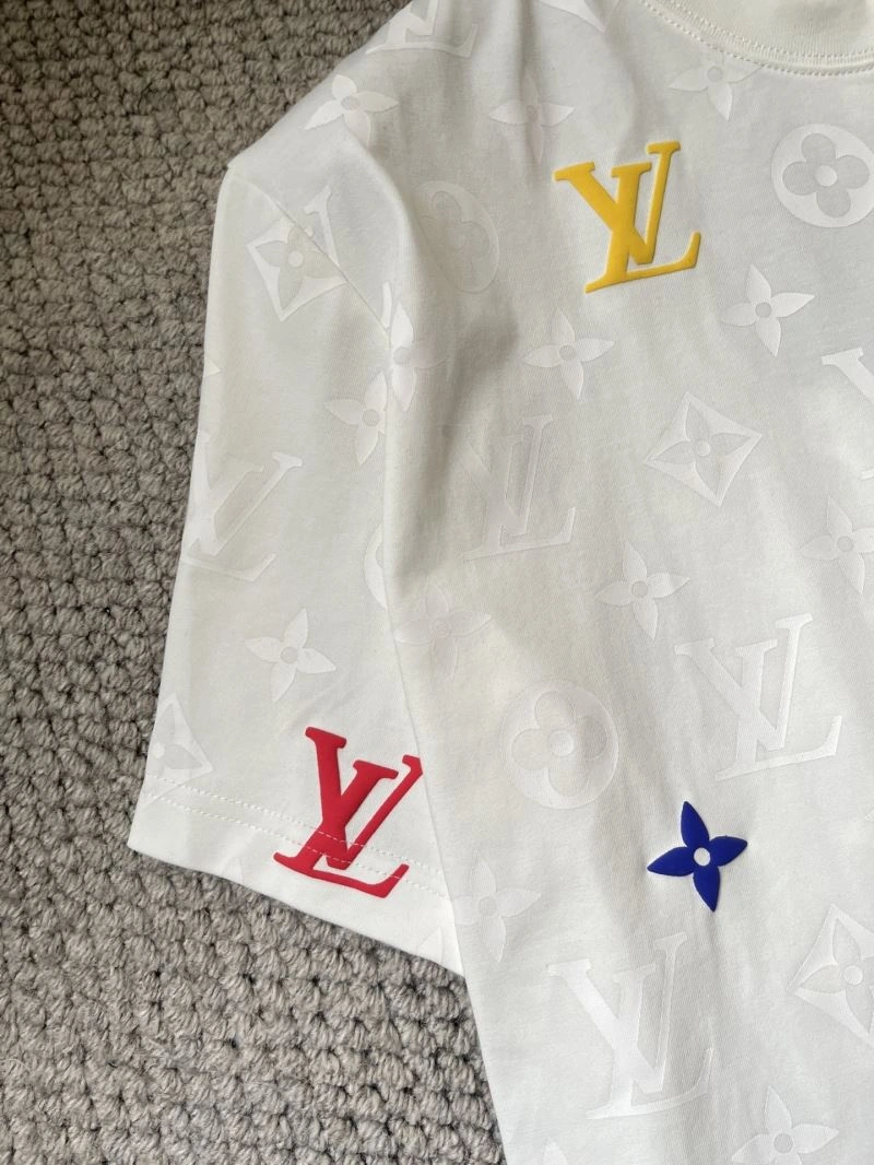Snug Louis Vuitton T-Shirts 135726