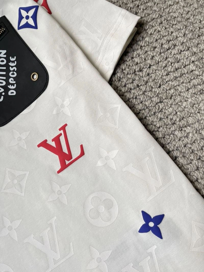Snug Louis Vuitton T-Shirts 135726
