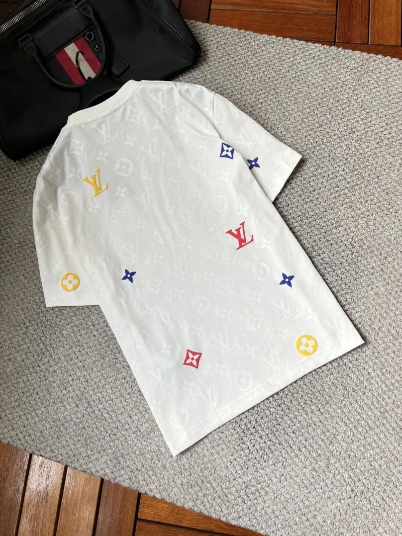 Snug Louis Vuitton T-Shirts 135726