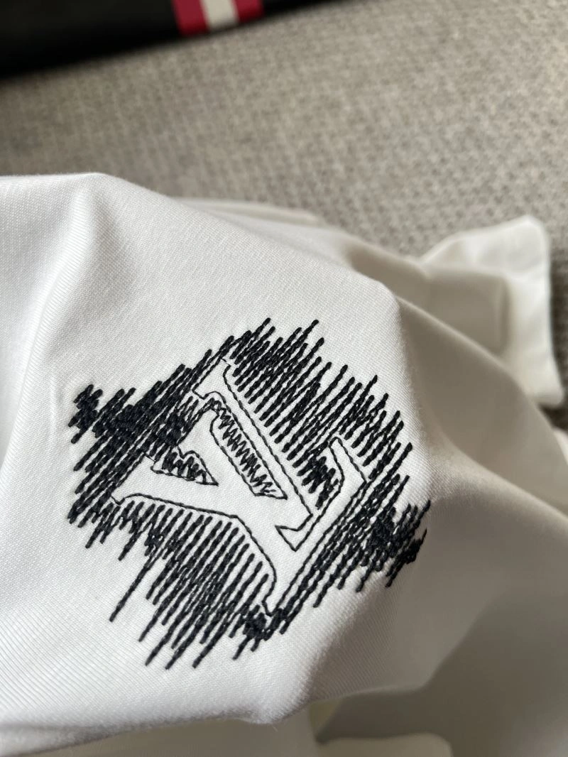 Elegant Louis Vuitton T-Shirts 135715