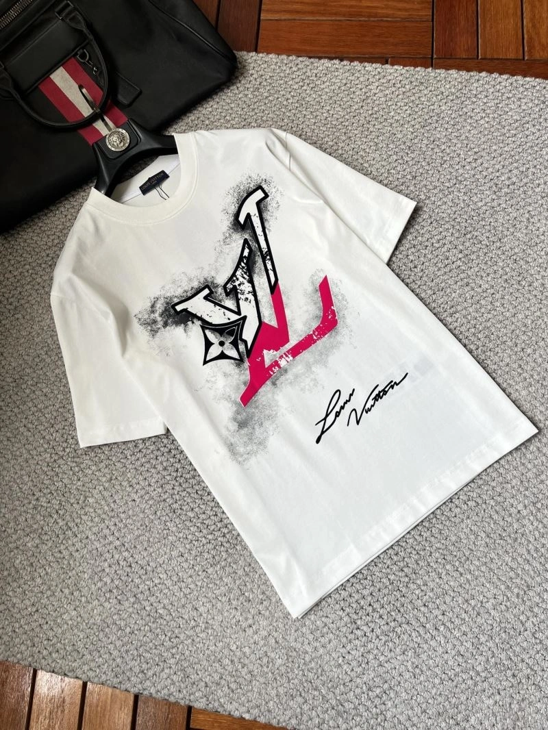 Functional Louis Vuitton T-Shirts 135714