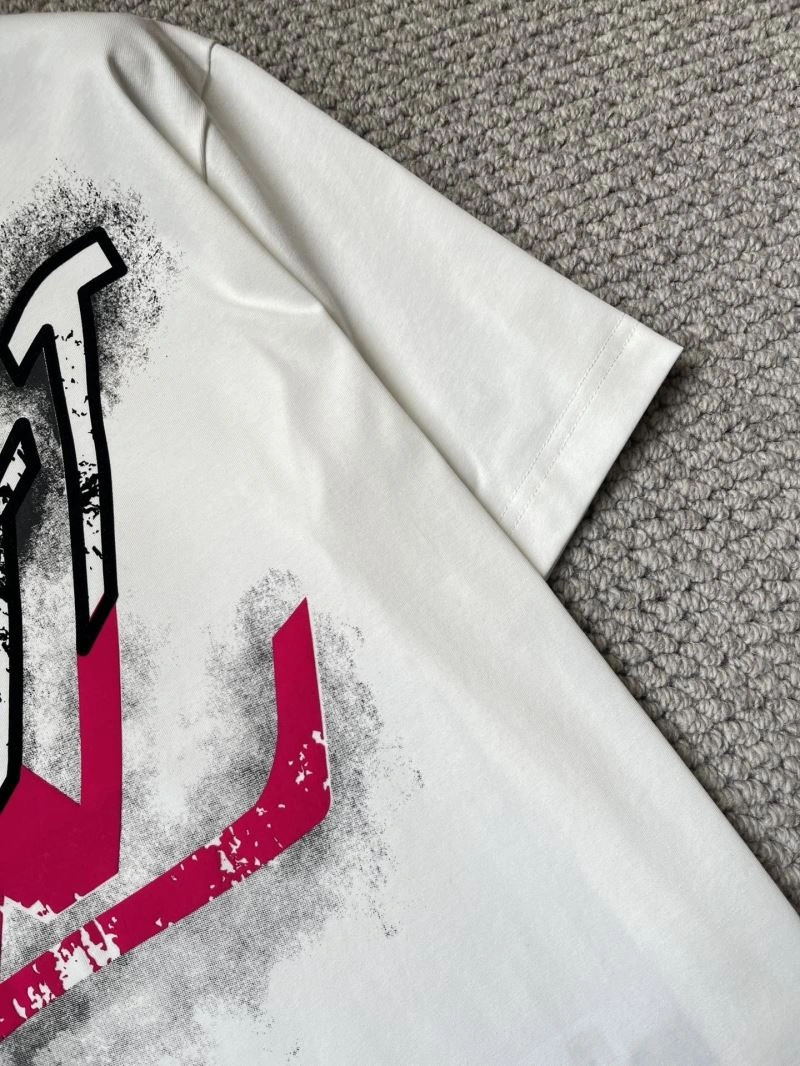 Functional Louis Vuitton T-Shirts 135714