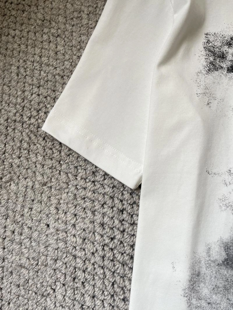 Functional Louis Vuitton T-Shirts 135714
