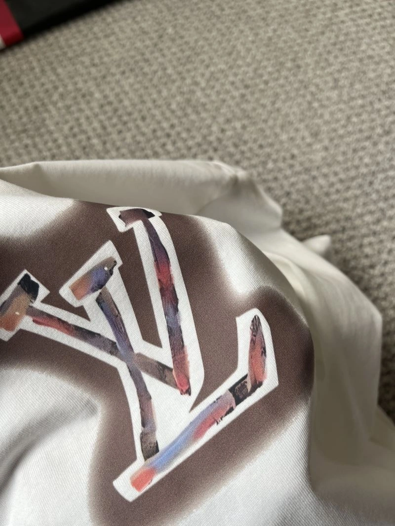 Comfortable Louis Vuitton T-Shirts 135711