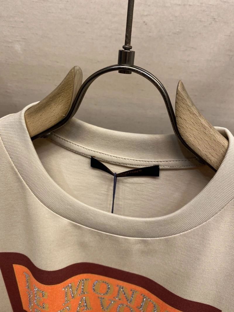 Flexible Louis Vuitton T-Shirts 135699
