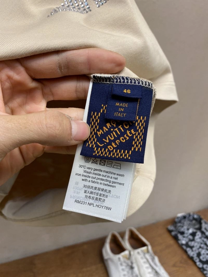 Flexible Louis Vuitton T-Shirts 135699