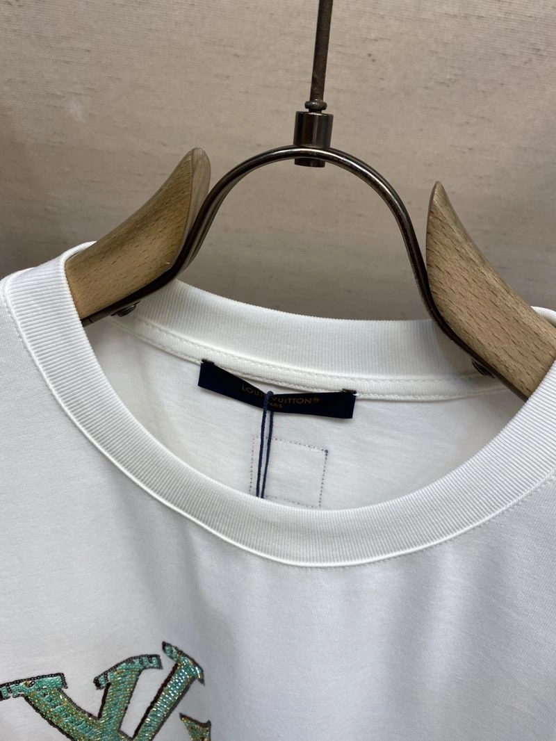 Louis Vuitton T-Shirts Snug 135687