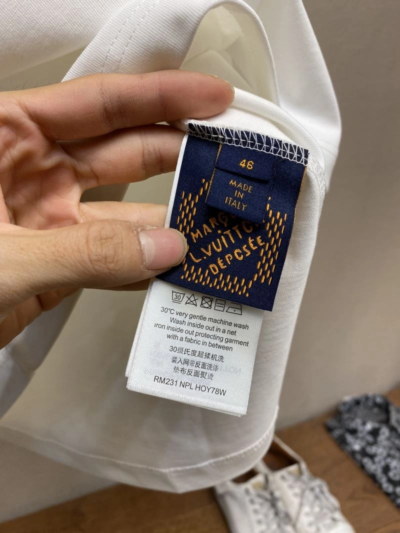Louis Vuitton T-Shirts Snug 135687
