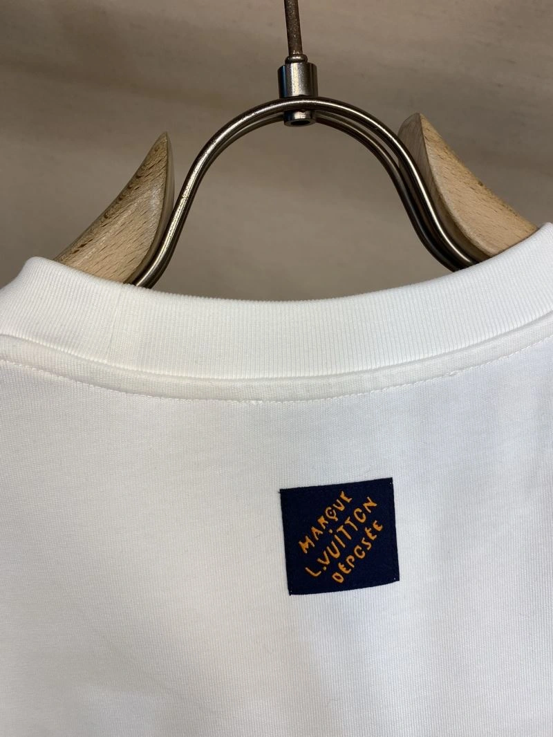 Louis Vuitton T-Shirts Snug 135687