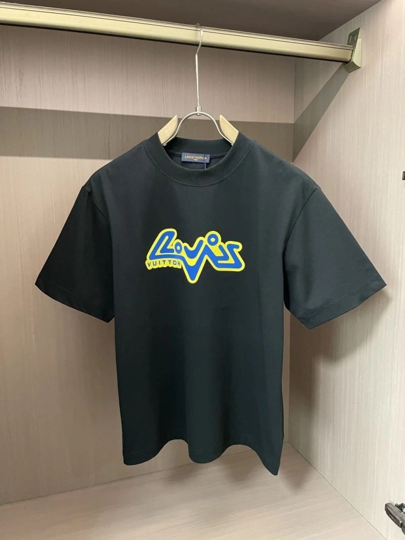 Tailored Louis Vuitton T-Shirts 135700